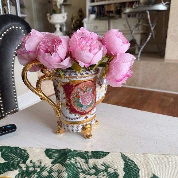 Other - Elegant Pink Floral Porcelain Vase with Gold Accents